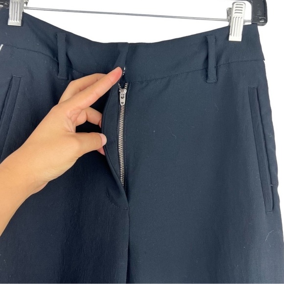 Stylish Aritzia Wilfred Black Tie-Front Pant White
Striped Sided Trouser Size 8 - Picture 7 of 8